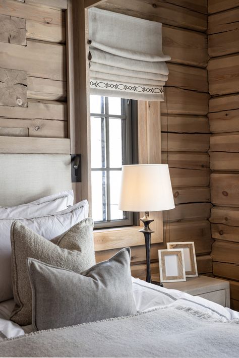 MOUNTAIN LODGE HEMSEDAL 1 – Collinedesign Mountain House Interior, Log Cabin Interior Design, Mountain Style Homes, Lodge Bedroom, Mountain Cabin Decor, Kids Basement Ideas, Mountain Interiors, Cabin Interior Design, Modern Lodge