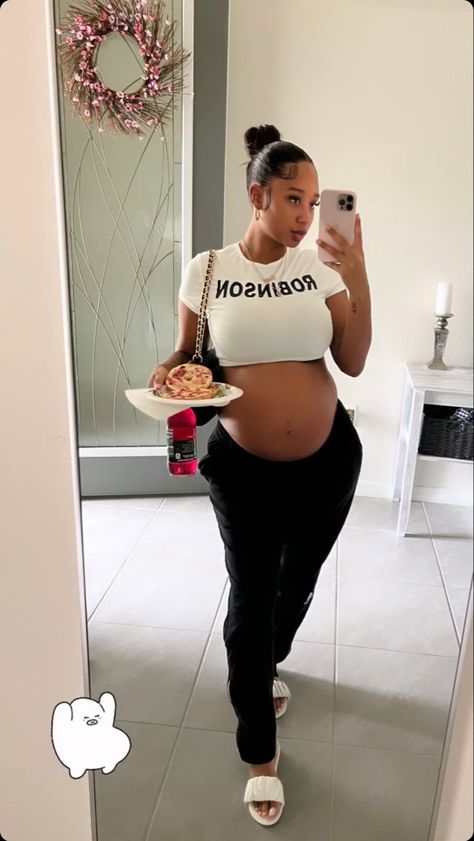 Black Women Maternity Outfits, Pregnant Outfits Black Women, Pregnancy Workout Outfits, Pretty Pregnant Outfits, Cute Pregnancy Outfits Black Women, Maternity Fashion Black Women, Maternity Outfits Black Women, Baddie Pregnancy Outfits, Pregnant Black Women