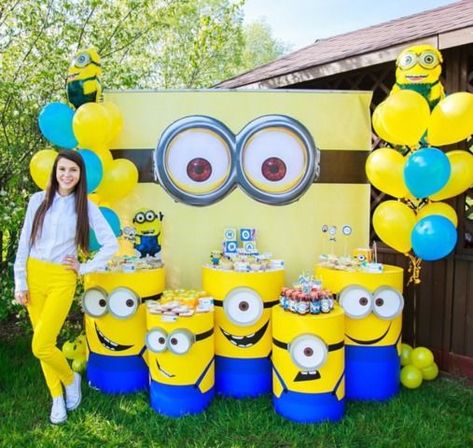 Minion Centerpieces, Minions Birthday Party Decorations, Minion Party Decorations, Minions Birthday Theme, Outdoors Tattoos, Design Humor, Minion Christmas, Happy Birthday Minions, Minion Theme