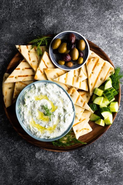 Super speedy tzatziki sauce- with six ingredients that you can prep in 15 minutes. Perfect for dipping pita bread or vegetable sticks, or serve it as a salad dressing! #sweetpeasandsaffron #dip #snack Low Carb Meal Prep Recipes, Easy Party Appetizers, Veggie Sticks, Bacon Dishes, Appetizer Easy, Clean Dinners, Meal Prep Snacks, 2023 Recipes, Protein Lunch