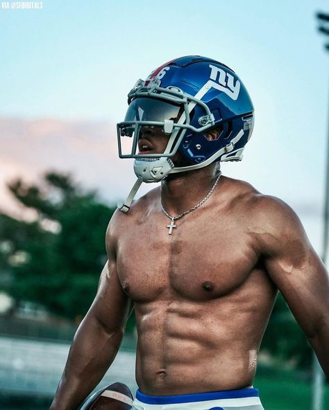 Nfl Training, Workout Pics, Saquon Barkley, City Life Photography, Nfl Football Pictures, Summer Training, Nba Fashion, Jalen Hurts, Football Uniform