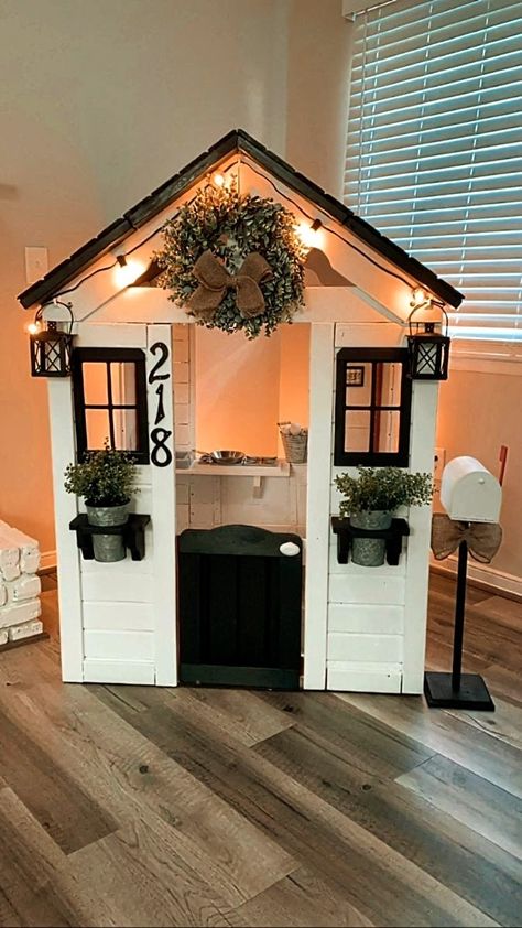 Kids Playhouse Outdoors Interior, Modern Playhouse Outdoor, Kids Playhouse Ideas, Outdoor Playhouse Plans, Playhouse Decor, Modern Playhouse, Kids Playhouse Outdoors, Land Ideas, Playhouse Ideas