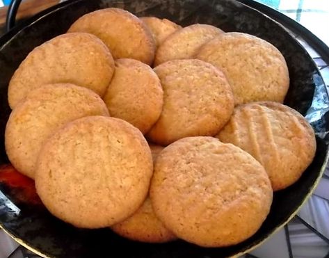 Crisp Coconut Cookies, Crispy Coconut Cookies Recipes, Crunchy Coconut Cookies, Crispy Coconut Cookies, Onion Burger Recipe, Yummy Fruit Smoothies, 1 Cookies, Jar Cookies, Pineapple Cookies