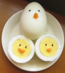 Have leftover Easter Eggs? Check out these hard boiled egg recipes and ideas from www.makinglemonadeblog.com! #Easter #eggs Healthy Easter Treats, Easter Kids Food, Healthy Easter, Easter Snacks, Easter Breakfast, Decorações Com Comidas, Food Art For Kids, Snacks Für Party, Fun Kids Food