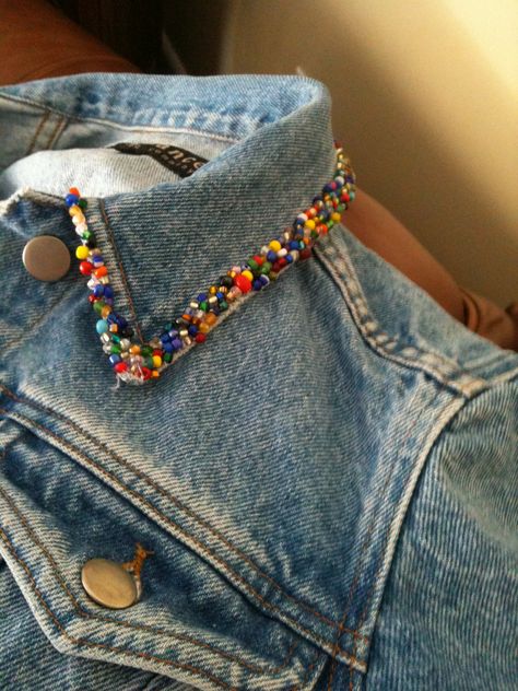 Beaded jean jacket Collar Beaded Denim Jacket, Denim Jacket Embroidery Ideas, Beaded Jean Jacket, Jean Diy, Bohemian Jewels, Diy Denim Jacket, Creative Clothing, Denim Embroidery, Jacket Collar