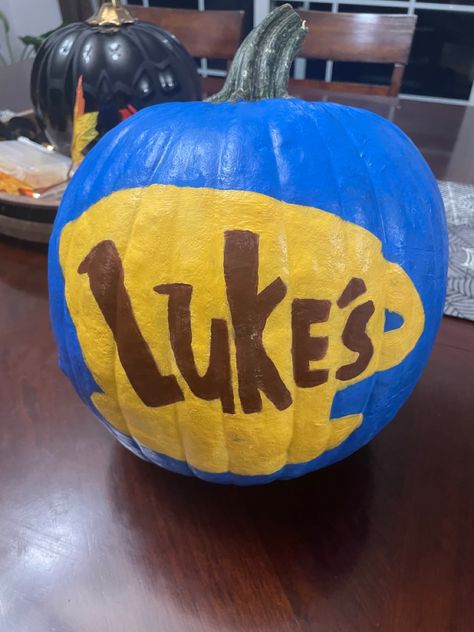 Gilmore Girls Pumpkin Carving Ideas, Pumpkin Painting Movie Ideas, Gilmore Girls Pumpkin, Pumpkin Painting Gilmore Girls Ideas, Gilmore Girls Pumpkin Painting, Gilmore Girls Pumpkin Carving, Pumkin Paintings Idea Cute Coraline, Diy Pumpkins Painting, Pumpkin Carving Templates