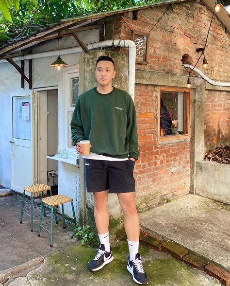 Uniqlo Men Outfit Casual Summer, Taiwan Outfit Men, Uniqlo Men Outfit Casual, Airport Outfit Shorts, Uniqlo Men Outfit, Taiwan Outfit, Outfit Grid Men, Olive Green Outfit, Ootd Sweater