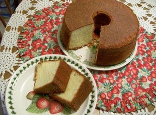 Elvis Presley's Favorite Whipping Cream Pound Cake By Freda Recipe | Just A Pinch Recipes Elvis Presley Pound Cake Recipe, Elvis Presley Pound Cake, Whipping Cream Pound Cake, Cake Recipes At Home, Inside Cake, Rock Cake, Ganache Recipe, Pound Cake Recipe, White Cake Mixes