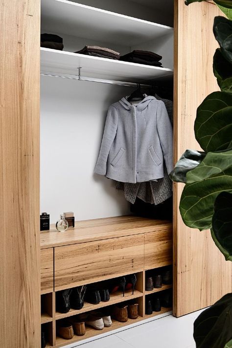 Hallway Cupboards, Timber Sliding Doors, Vstupná Hala, Smart Closet, Space Saving Bedroom, Small Closet Space, Modern Townhouse, Shoe Shelves, Coat Closet