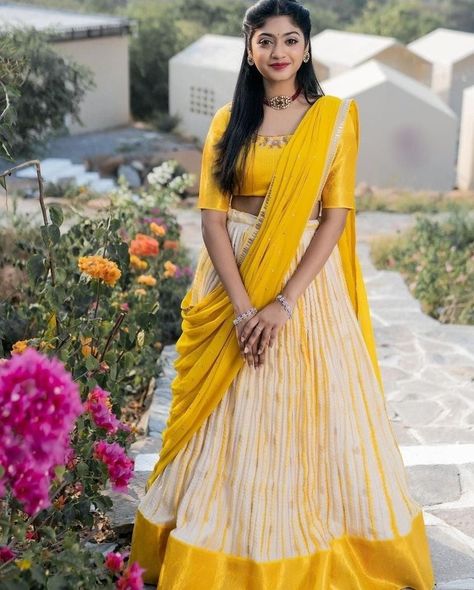 Haldi Outfit For Bride Indian, Crush Lehenga, Outfit For Haldi Function, Haldi Dress Ideas, Haldi Outfit For Bride, Trendy Lehenga, Sabyasachi Lehengas, Bridesmaid Lehengas, Sari Wedding