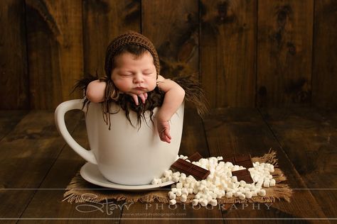 Hot Chocolate Baby Photoshoot, Back Pose, Diy Hot Cocoa, Chocolate Babies, Newborn Photography Boy, Baby Pictures Newborn, Newborn Christmas, Newborn Baby Photos