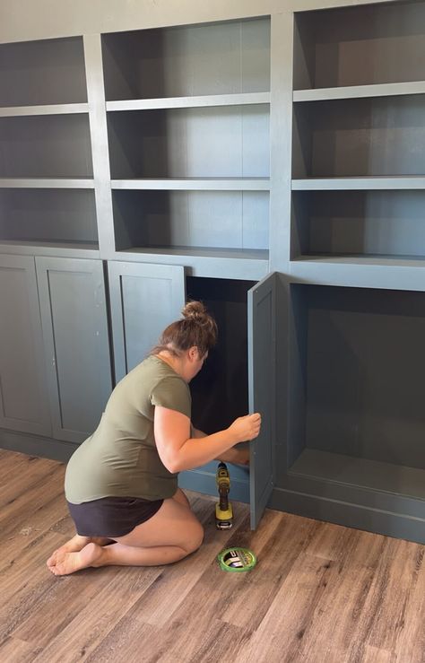 Bookshelves With Cupboards Underneath, Full Wall Built Ins Living Room, Ikea Library Wall, Bookshelves Ideas Living Room, Ikea Library, Built In Hack, Ikea Bookshelf Hack, Diy Built In Shelves, Build A Library