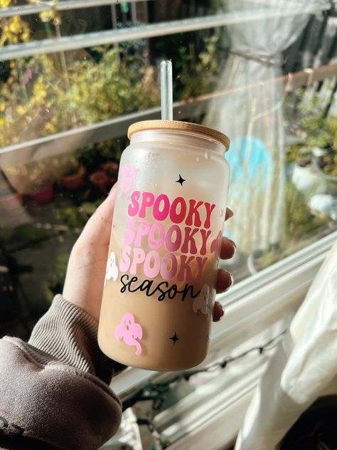 Glass Tumbler With Straw, Straw Cleaner, Halloween Cups, Sublimation Tumblers, Cup Designs, Glass Cups, Glass Straws, Cute Cups, Tumbler With Straw