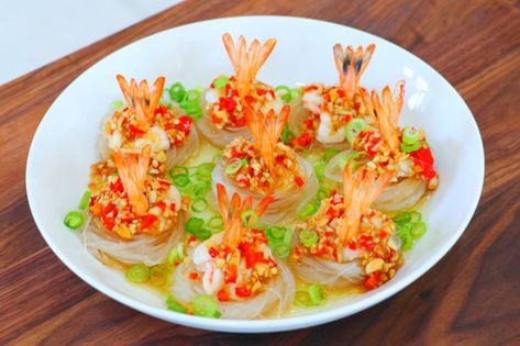 CiCi Li - Steamed Shrimp with Glass Noodles Beef Lo Mein Recipe, Asian Seafood, Parsley Recipes, Dim Sum Recipes, Shrimp Spring Rolls, Steamed Shrimp, Lo Mein Recipes, Crispy Shrimp, Pork Belly Recipes