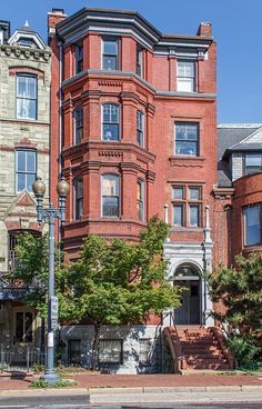 Dream Investment- old apartment building on Pinterest | Old ... Small Apartment Complex, Apartment Building Exterior, European Apartment, Washington Dc Apartment, Brick Apartment, New York Brownstone, Small Apartment Building, Townhouse Exterior, Apartments Exterior