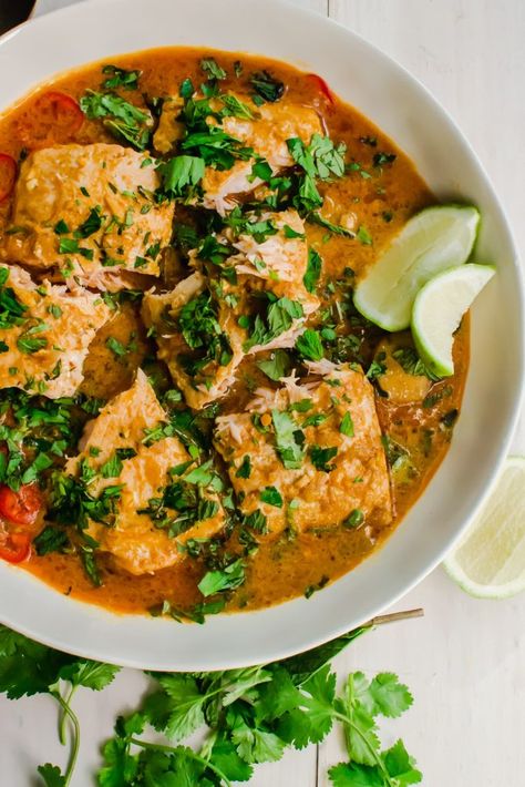 Salmon Curry Recipes, Lemongrass Recipes, Coconut Curry Recipes, Salmon Curry, Mood Food, Awesome Recipes, Fitness Community, Supper Recipes, Mediterranean Cuisine