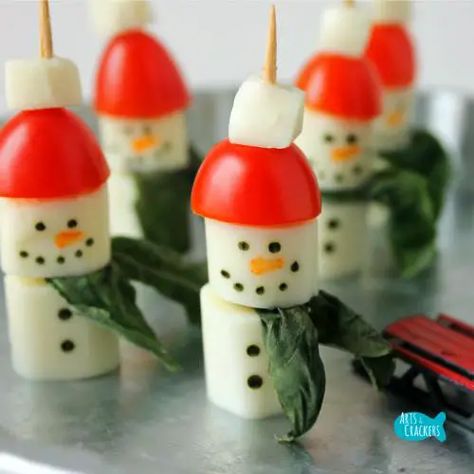 35 Amazing Holiday Appetizers Sure to Wow Your Guests Snowflake Themed Appetizers, Snow Themed Appetizers, Snowman Appetizers, Winter Appetizers, Holiday Appetizers Recipes, Appetizer Ideas, Holiday Appetizers, Party Food Appetizers, Food Appetizers