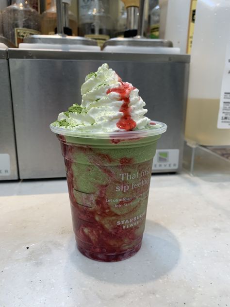 Tall Matcha Green Tea Frappuccino with Strawberry Purée swirled around and at the bottom of the cup top off with whipped cream half strawberry purée and matcha powder. Enjoy! Matcha Tea Starbucks, Matcha Frappuccino Recipe, Matcha Green Tea Frappuccino, Starbucks Strawberry Frappuccino, Green Tea Frappuccino, Half Strawberry, Matcha Frappuccino, Matcha Frappe, Tea Starbucks