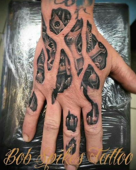 Trucker Tattoo, Biomech Tattoo, Tattoo Main, Biomechanical Tattoo Design, Herren Hand Tattoos, Robot Tattoo, Full Hand Tattoo, Cyberpunk Tattoo, Mechanic Tattoo