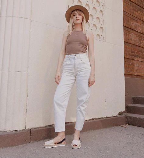 @Veryjoelle looking comfortable in our new Linda balloon fit denim. Made 100% from organic cotton. ⁠⠀ Frank And Oak, High Rise Denim Jeans, Tapered Leg Jeans, High Waisted Mom Jeans, Tapered Jeans, High Rise Denim, Make It Work, Washed Jeans, Blue Denim Jeans