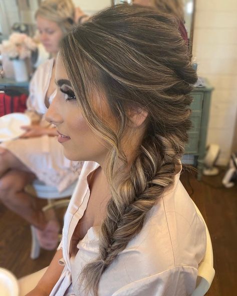 Bridesmaids Hair Side Braid, Side Plait Bridesmaid Hair, Side Braid Hairstyles Bridesmaid, Side Braid Wedding Hair Bridesmaid, Fish Tail Braid Wedding Hairstyles, Updos With Fishtail Braid, Braided Hair For Wedding Bridesmaid, Bridesmaid Hairstyles Fishtail Braid, Wedding Braid Bridesmaid