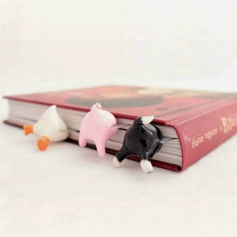 Mirage Bookmark: Plight - Clay Bookmarks Tanah Liat, Polymer Clay Animals, Small Figurines, Cute Polymer Clay, Book Markers, Clay Animals, Cute Clay, Fimo Clay, Clay Figures