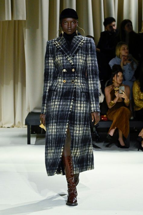 Black Runway Fashion, Daniel Roseberry, Winter Night Outfit, Women's Runway Fashion, Fashion Vocabulary, Show Collection, Fall Coat, Fashion Show Collection, Fall 2024