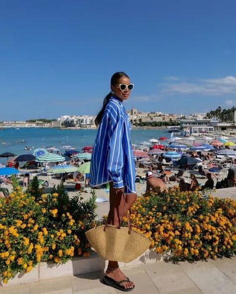 These Are The Mykonos Outfits We Are Wearing This Summer - CLOSS FASHION Greece Vacation Outfit, Santorini Outfit, Hm Outfits, Julie Sarinana, Greece Outfit, Holiday Outfits Summer, Mum Fashion, Trend 2024, Sincerely Jules