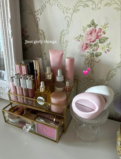 Pink cosmetics aesthetic Pink Cosmetics Aesthetic, Makeup Organization Aesthetic, Cosmetic Aesthetic, Cosmetics Aesthetic, Organization Aesthetic, Pink Cosmetics, Redecorate Bedroom, Pink Girly Things, Room Makeover Bedroom