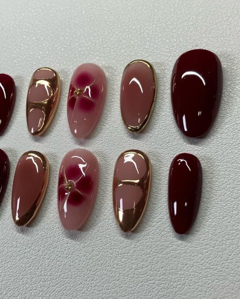 Fall Vibe Created Set Cherry Red & Dark Brown with Gold Chrome 🍁🍂✨ https://naildatebydilacy.etsy.com . . #fallnails #etsyshop #almondnails #press #pressons #brown #fallseason #nailinspiration Dark Red With Gold Nails, Brown Nails With Gold Chrome, Red Nails With Gold Chrome, Cherry Red And Gold Nails, Red Gold Nail Art, Red Gold And Black Nails, Burgundy And Gold Nail Designs, Dark Red Nails With Gold, Dark Red And Gold Nails