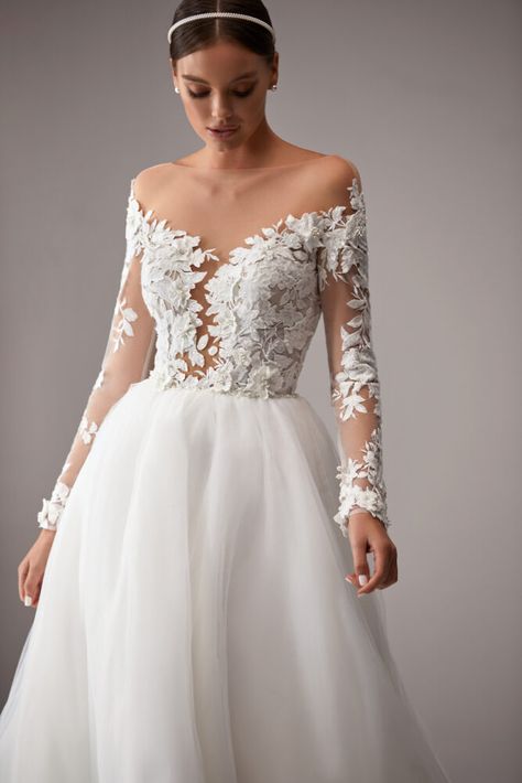 Sophia - It Begins - White&Lace - MillaNova White Lace Gown, Milla Nova, Wedding Dress Gallery, Dress Gallery, Princess Ball Gowns, White Dresses For Women, White Gowns, Wedding Dress Trends, Ball Gowns Wedding