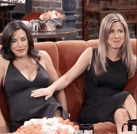 Carol Friends, Friends 90s, Rachel Green Friends, Friends Memes, Friends Best Moments, Friends Scenes, Friend Jokes, Jennifer Aniston Style, Courtney Cox