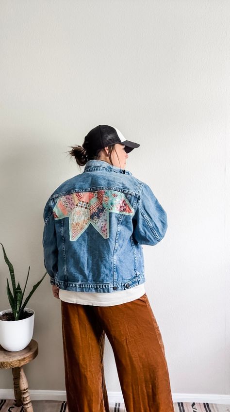 Vintage Denim Jacket with Vintage Hand Patchwork Quilt - Vintage Quilt + Denim - Vintage Denim Jacket - Refashioned Quilt - Reworked Denim Hand Patchwork, Embellished Clothes, Patchwork Jean Jacket, Quilted Denim Jacket, Jean Jacket Diy, Embroidery Jeans Diy, Quilt Patch, Upcycled Denim Jacket, Patchwork Denim Jacket