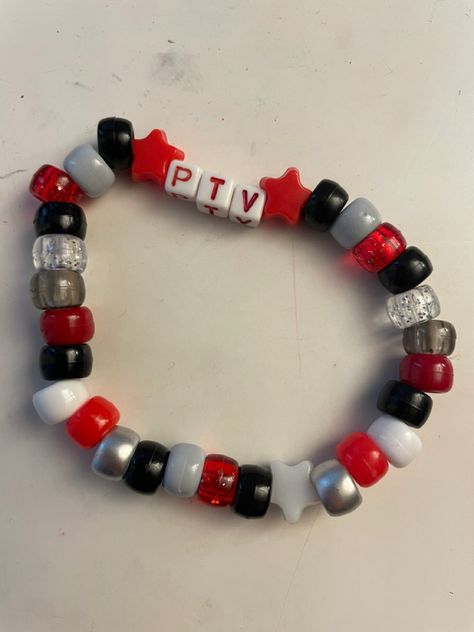 Band Kandi Bracelets, Kandi Singles Ideas Emo, Pierce The Veil Kandi, Pierce The Veil Bracelet, Ptv Bracelet, Emo Perler Bead Patterns, Scene Bracelets, Scene Kandi, Music Bracelet