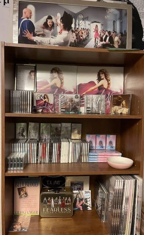 Swiftie Bedroom, Taylor Swift Room, Taylor Swift Cd, Cd Shelves, Taylor Merch, Taylor Core, Taylor Swift Merch, Taylor Swift Aesthetic, Estilo Taylor Swift