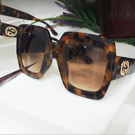 Gucci Shades Sunglasses Women, Gucci Shades, Optical Glasses Women, Gucci Sunglasses Women, Sunglasses Women Round Face, Glasses Frames Trendy, Dope Jewelry Accessories, Glasses Trends, Oversized Glasses