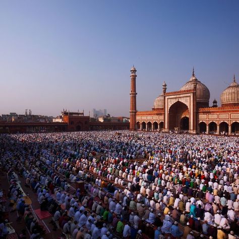 Ramadan End, Jama Masjid Delhi, Prayer For A Friend, Prayer For My Marriage, Prayer For The Sick, Eid Prayer, Hajj Pilgrimage, Muslim Holidays, Jama Masjid