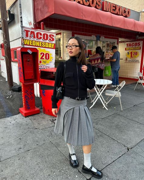 Chinese Street Style Fashion, Girls Night Outfit, Outfits New York, Grey Skirt, Winter Skirt Outfit, Winter Skirt, Modest Fashion Outfits, Skirt Outfit, 가을 패션