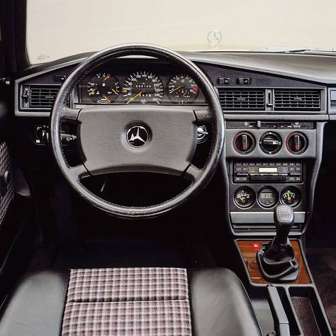 Mercedes 190 E, Mercedes W201, Bmw M3 E30, Mercedes Interior, Merc Benz, Mercedes Benz 190e, Mercedes 190, Auto Vintage, Mercedes W124