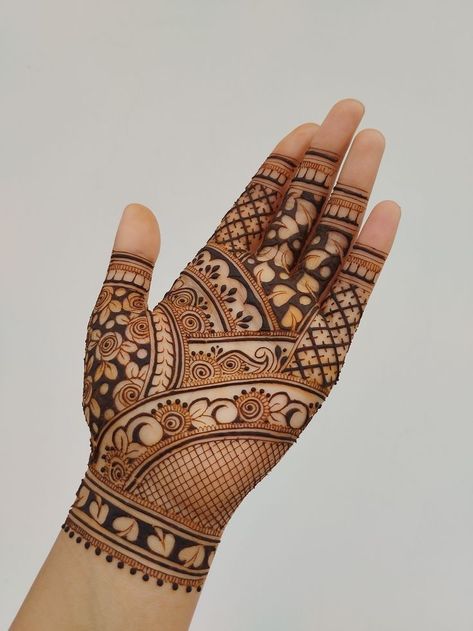 Mehandi Design New, Mehendi Tattoos, Mehandi Wedding, Eid 2024, New Mehandi, Traditional Mehndi Designs, Palm Mehndi, Traditional Mehndi, Hand Mehendi