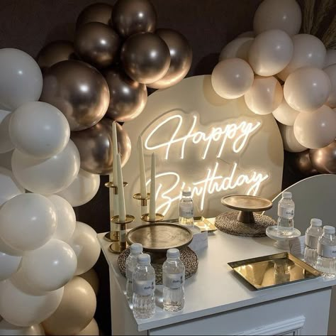 Happy Bday Decoration, Birthday Bash Decorations, Birthday Decoration Aesthetic Ideas, Birthday Themes For 23rd Birthday, Aesthetic Birthday Party Decor, 21st Birthday Decorations Aesthetic, Birthday Decorations 17 Party Ideas, Modern Birthday Party Decor, All White Birthday Decorations