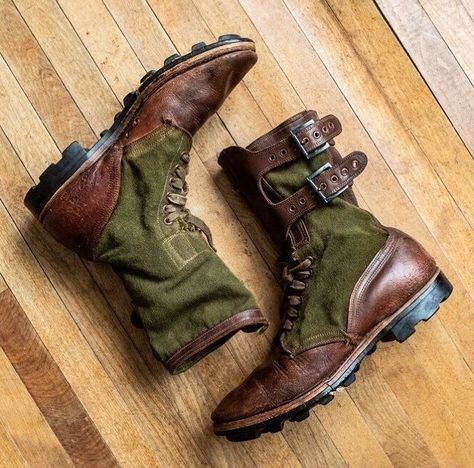 Jungle Boots, Dr Shoes, Martin Boots, Fantasy Clothing, Fantasy Fashion, Okinawa, Character Outfits, Coat Fashion, Us Army