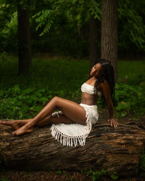 Shot in the rain for this photo shoot wasn’t intentional images still came out amazing! milianphotos.com Nature Photo Shoot Ideas, Water Photoshoot Black Women, Outdoor Shoot Ideas, Photoshoot Ideas Outdoor, Female Modeling Poses, Outdoor Photoshoot Ideas, Nature Shoot, Forest Photoshoot, Birthday 25