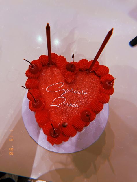 Heart Capricorn Cake, Capricorn Birthday Aesthetic, Capricorn Cakes, Capricorn Heart Cake, Capricorn Baby Cake, Capricorn Szn Cake, Aquarius Heart Cake, 30th Birthday Cakes Ideas For Women, Capricorn Cake Aesthetic