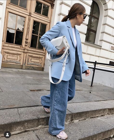 Pale Blue Blazer Outfit, Blazer Celeste Outfits Mujer, Light Blue Blazer Outfits For Women, Light Blue Jacket Outfit, Blazer And Boots Outfit, Light Blue Blazer Outfit, Blue Blazer Outfits For Women, Blue Trousers Outfit, Blue Blazer Outfit