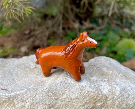 "This little horse figurine is an original piece, hand-made by myself. It is about 1.5\" long and 0.5\" wide. It is sculpted with polymer clay, baked, painted with acrylic paint, and finished off with a few coats of clear varnish to seal it.  All finished clay pieces are shipped in a small box sealed within an envelope. Don't hesitate to reach out if there are any problems with your clay figurine. Enjoy your new miniature friend!" Mini Clay Animals, Small Clay Animals, Air Dry Clay Horse, Clay Seal, Polymer Clay Animals Sculptures & Statues, Horse Polymer Clay, Polymer Clay Horse, Clay Horses, Miniature Ceramic Animals