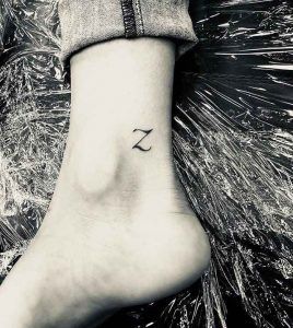 Letter Z Tattoo Design, Cursive Z Tattoo, Z Tattoo Letter Design, Letter Z Tattoo, Tattoo Letters, Tattoo 2024, Z Tattoo, Tattoo Parlor, Semicolon Tattoo