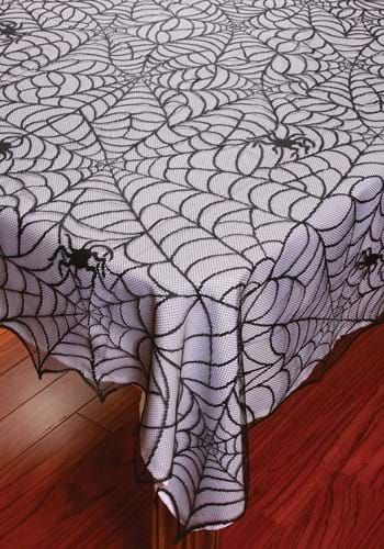 Halloween Tablecloth Ideas, Halloween Table Cloth, Geometric Halloween, Stylish Halloween Decor, Décoration Table Halloween, Halloween Buffet, Uhyggelig Halloween, Goth Things, Table Halloween