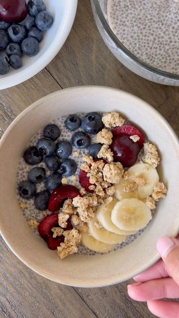 Christy Nguyen on Instagram: "Easy chia pudding bowls. You can’t go wrong with this for breakfast. You can use any fruit and toppings of your choice and the chia pudding is so simple to make. Chia seeds Milk (I used a coconut/almond mixed one) Vanilla Cinnamon Honey Refrigerate for 30 minutes. If it is too thick just add more milk. #breakfast #chia #chiapudding #chiabowl #healthybreakfast #fruitbowl #easyrecipes" Chia Seed Pudding Granola, Chia Seed Pudding Bowl, Chia Bowl Breakfast, Chia Seed Bowl, Simple Breakfast Ideas Healthy, Healthy Breakfast Chia, Chia Seeds Breakfast, Chia Pudding Bowl, Cinnamon Chia Pudding