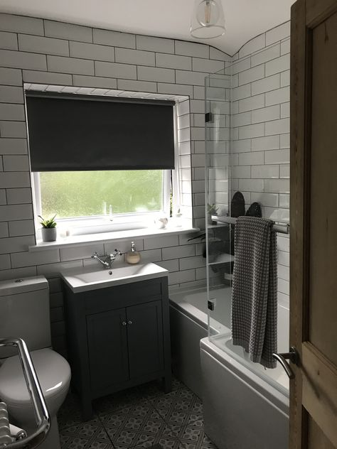 Small Bathroom Ideas Corner Bath, Small Family Bathroom Ideas Uk, Small Bathroom L Shaped Bath, L Shaped Bathroom Layout, Corner Bath Tiling Ideas, Small Cloakroom Toilet With Window, Blinds Bathroom, Grey Bathroom Decor, Modern Bathroom Decor Ideas